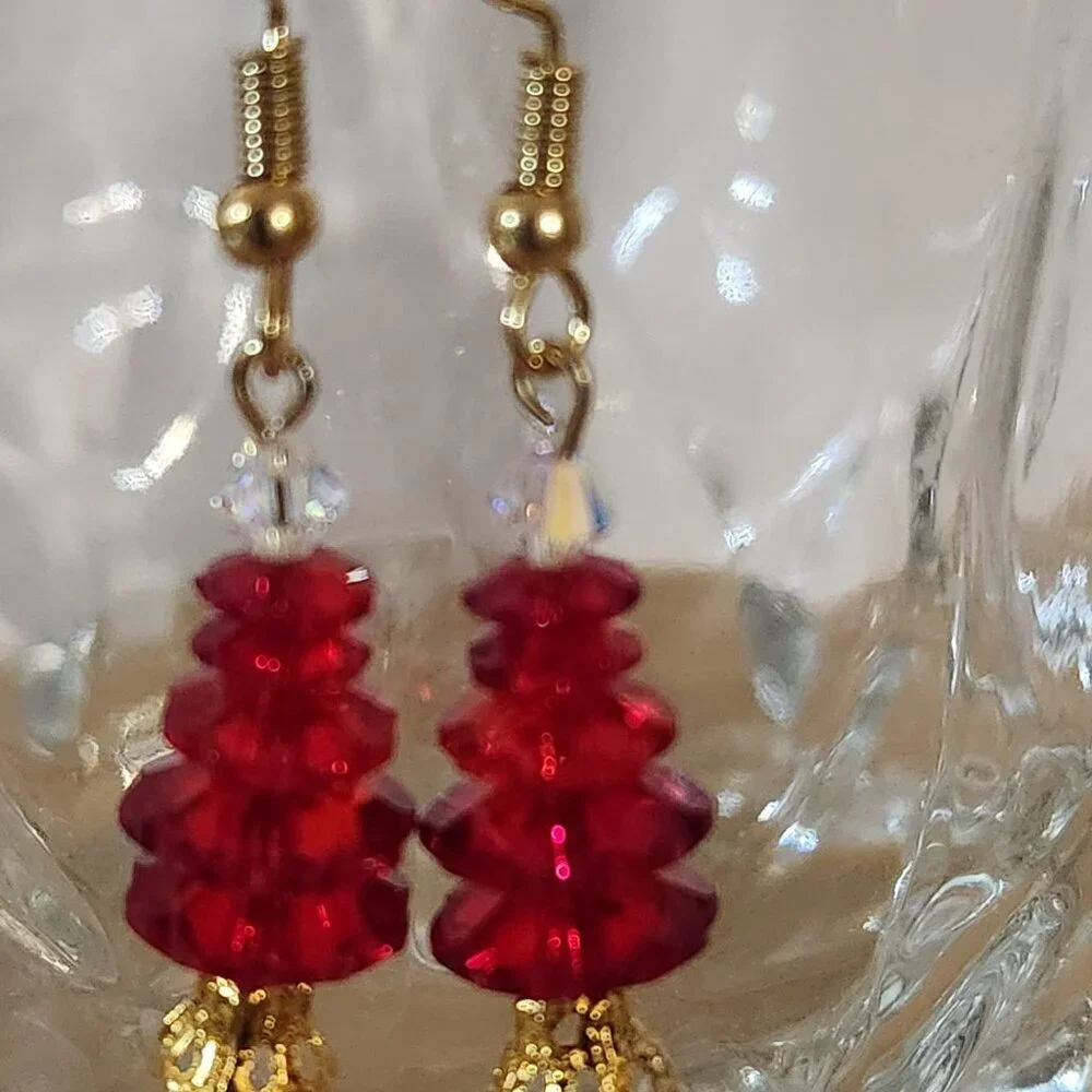Hand Crafted Earrings Pierced Beaded Christmas Tree Red Gold